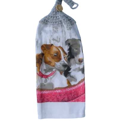 Chiens dans panier serviette