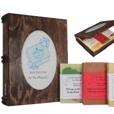 Boîte livre en bois avec 3 savons